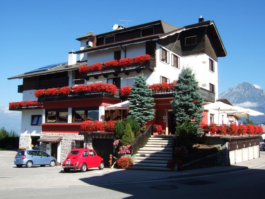 Albergo Trieste Tambre dʼAlpago Exterior foto