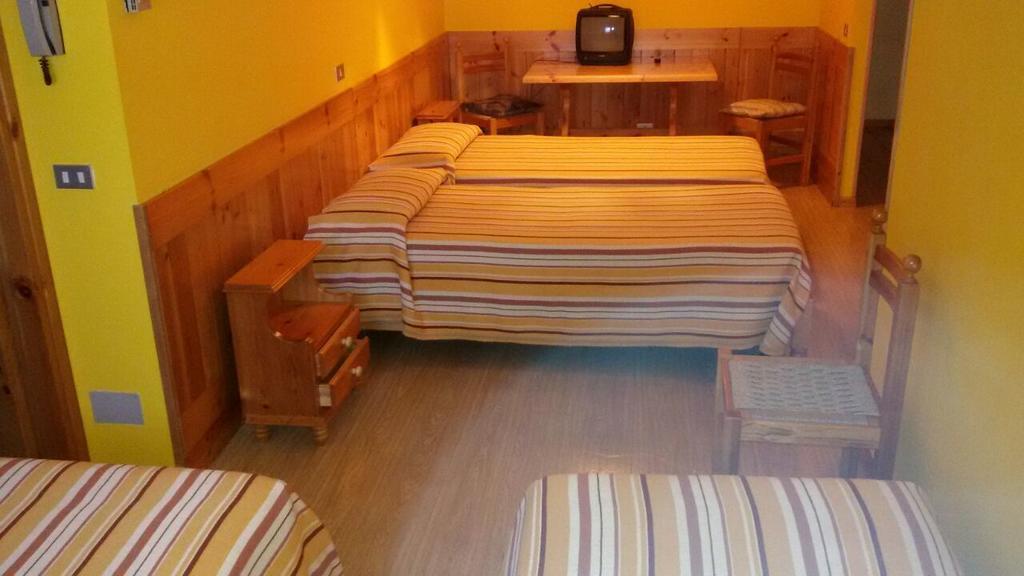 Albergo Trieste Tambre dʼAlpago Habitación foto