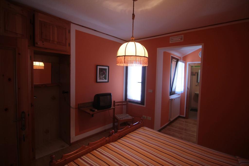 Albergo Trieste Tambre dʼAlpago Habitación foto