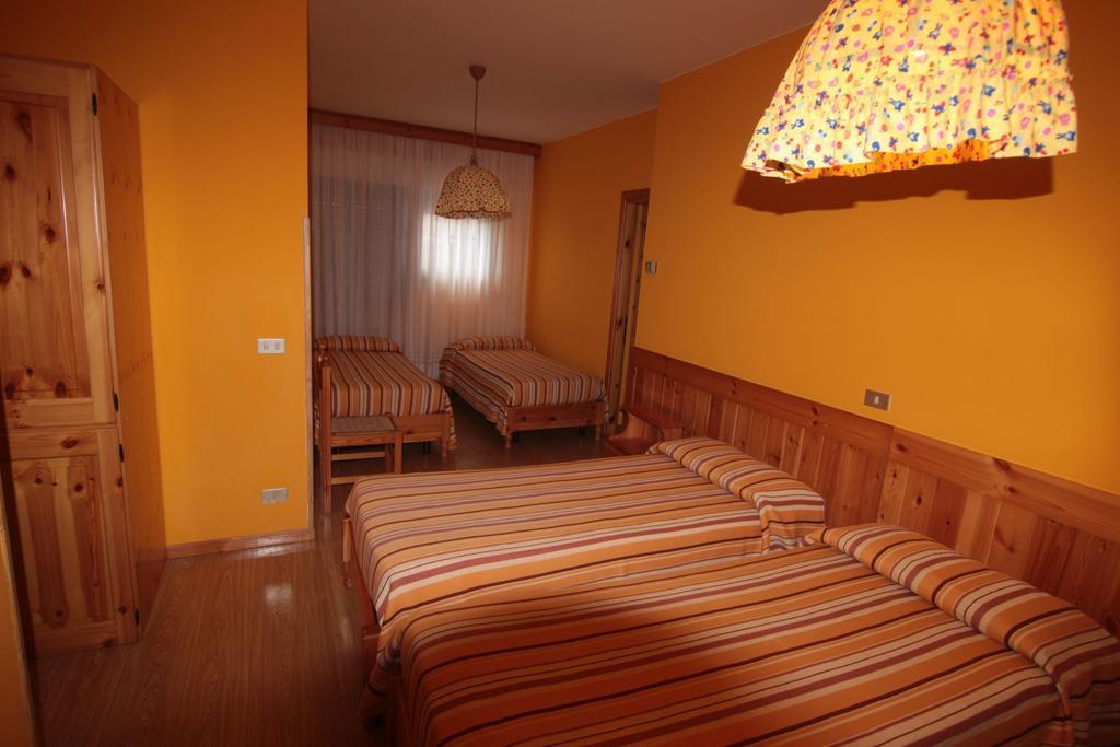 Albergo Trieste Tambre dʼAlpago Habitación foto